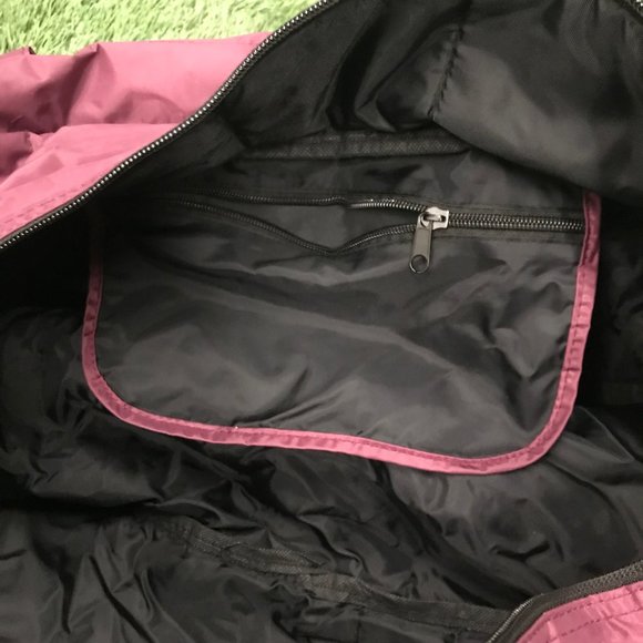 SGHS Cheer Gym Duffle Bag Screen-Used 'Dare Me' Netflix - Picture 12 of 14